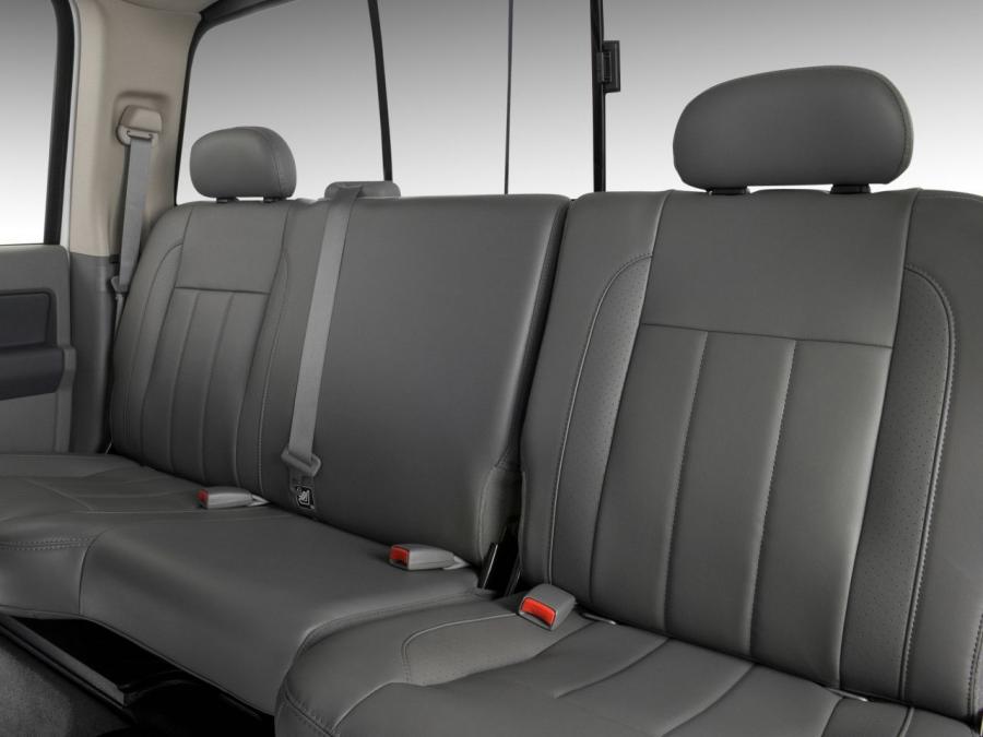 Dodge Ram 3500 Quad Cab 2006 года  (фото 2 из 8)